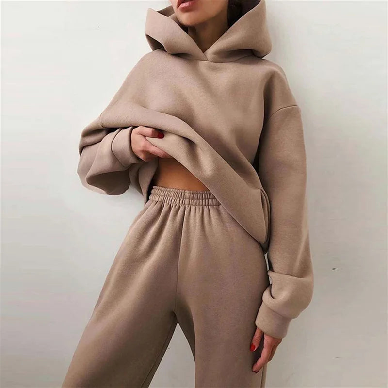 Chándal- sudadera con capucha y pantalón con puño