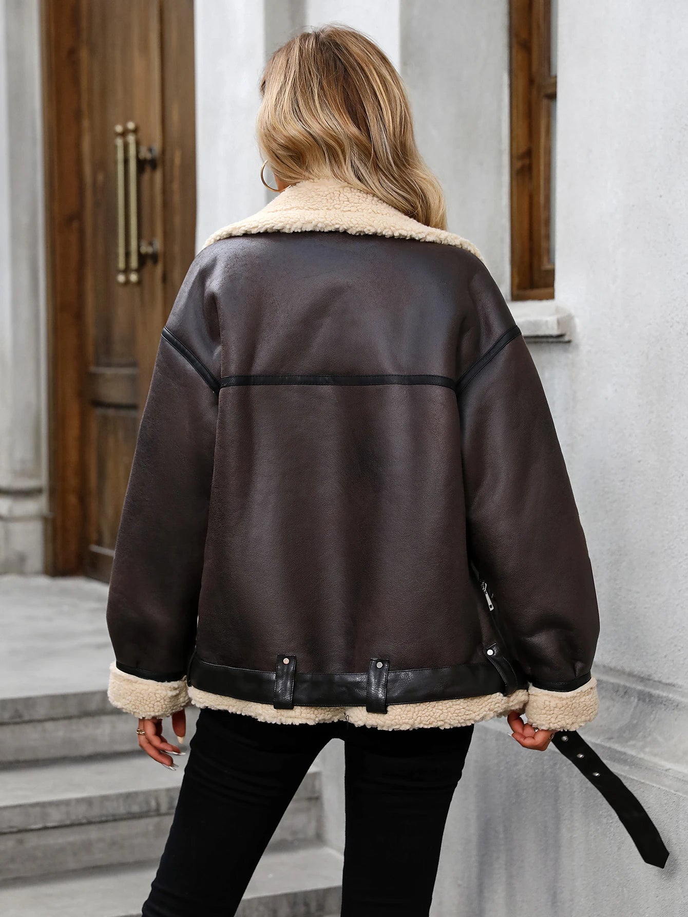 Chaqueta de piel sintética e interior de cordero
