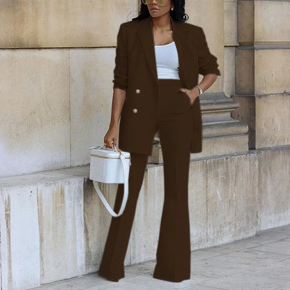 Traje informal con pantalones de pierna ancha