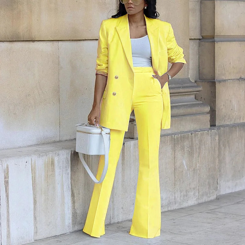 Traje informal con pantalones de pierna ancha